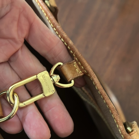 Louis Vuitton Batignolles Horizontal Shoulder Bag - Picture 7 of 15